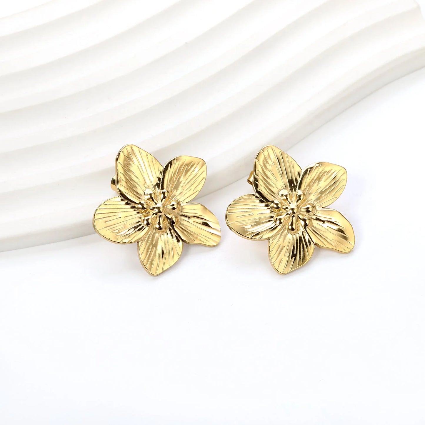 Vibelle flower Studs